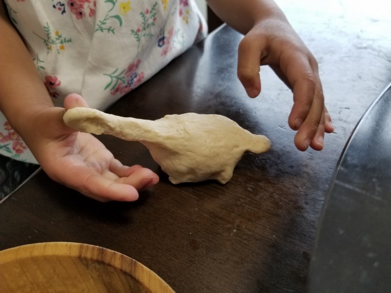 恐竜パンを作る